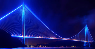Yavuz Sultan Selim Köprüsü otizme karşı mavi ışık yaktı