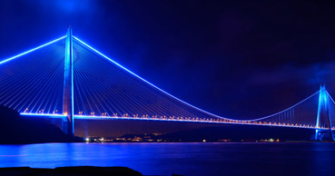 Yavuz Sultan Selim Köprüsü Dünya Çocuk Günü için mavi oldu.